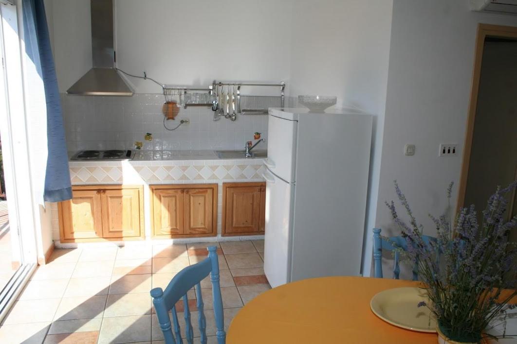 Apartmani Mladina イェルサ エクステリア 写真