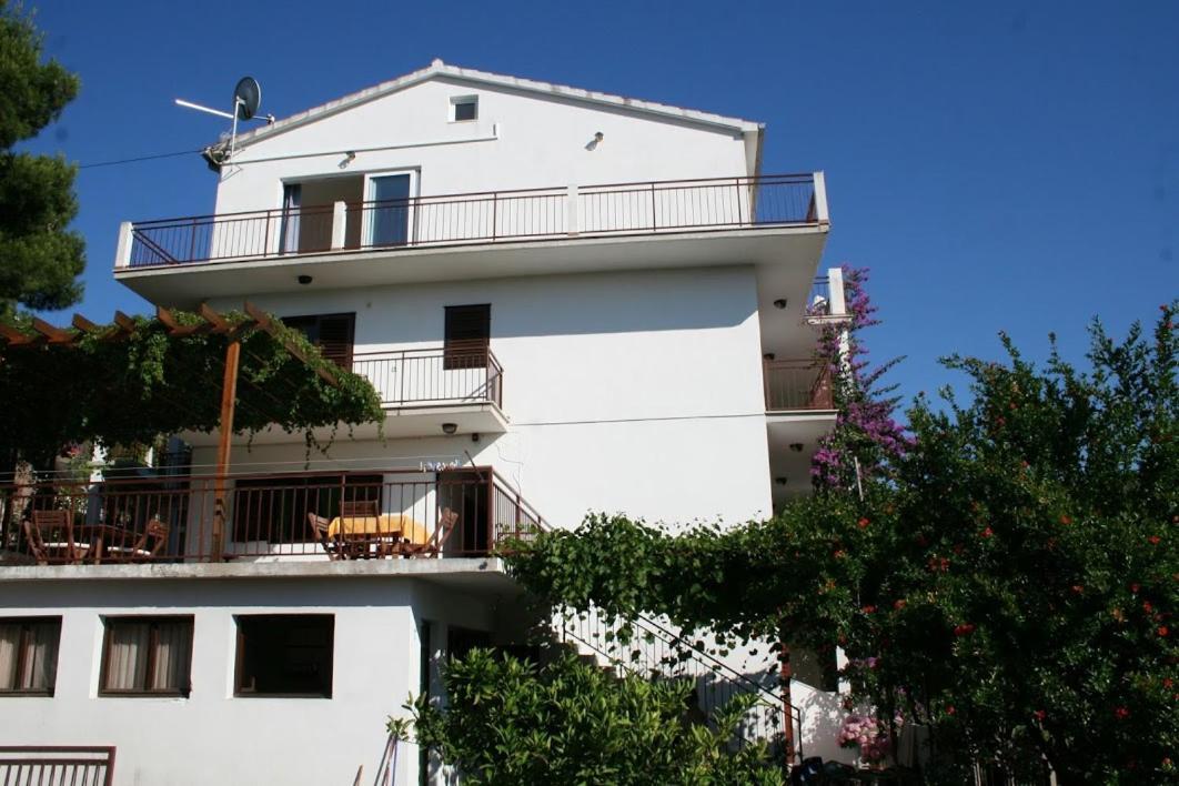 Apartmani Mladina イェルサ エクステリア 写真