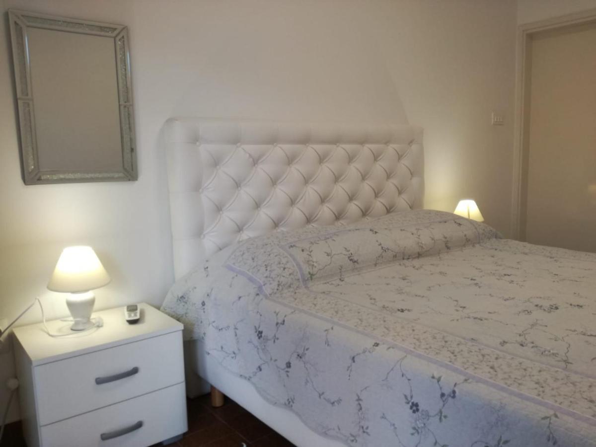 Apartmani Mladina イェルサ エクステリア 写真