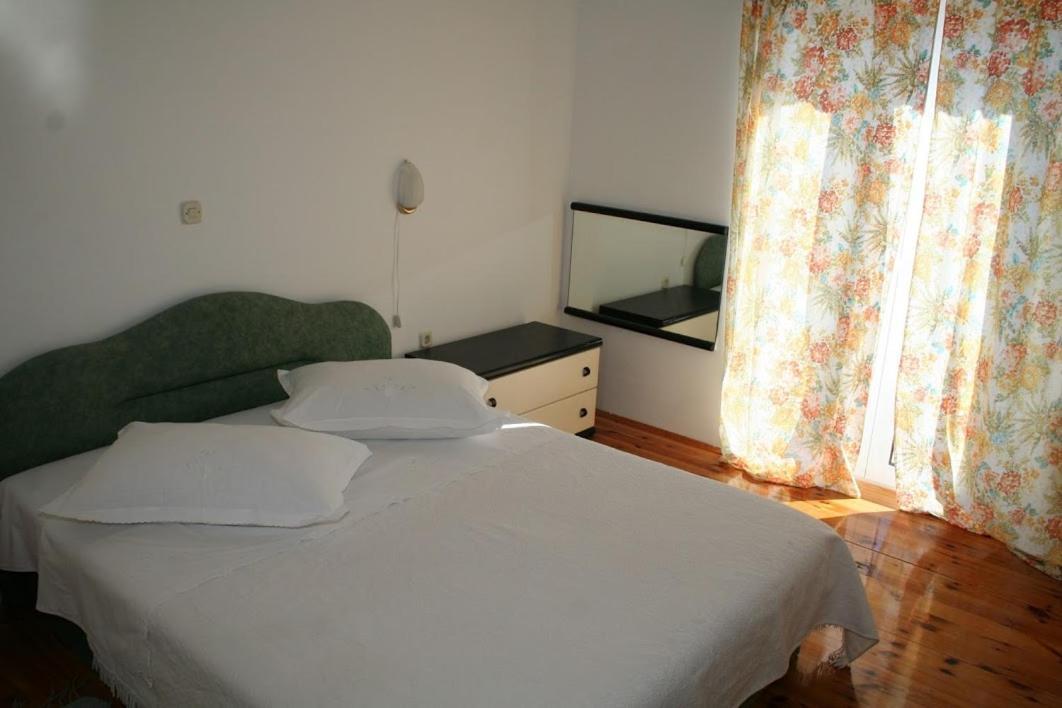 Apartmani Mladina イェルサ エクステリア 写真
