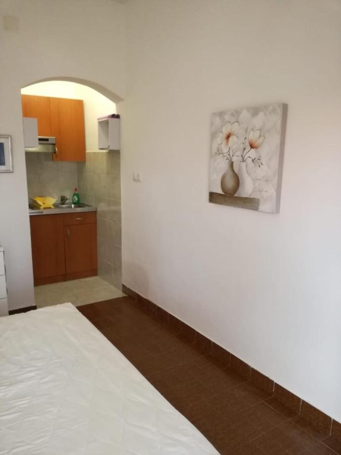 Apartmani Mladina イェルサ エクステリア 写真